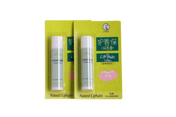 润唇膏可以涂指甲吗 润唇膏可以用手涂吗