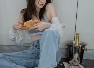 ​张绍刚结婚了吗（张绍刚与小25岁女星牵手）