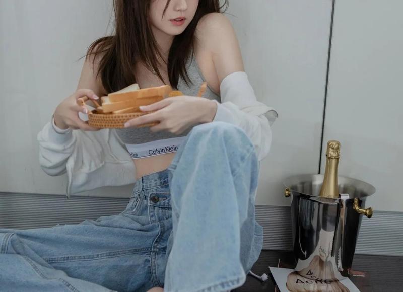 张绍刚结婚了吗（张绍刚与小25岁女星牵手）