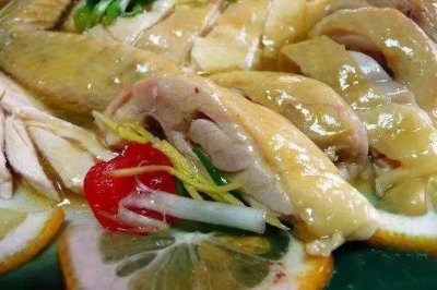 ​清蒸鸡正宗做法（清蒸鸡这样做才美味）