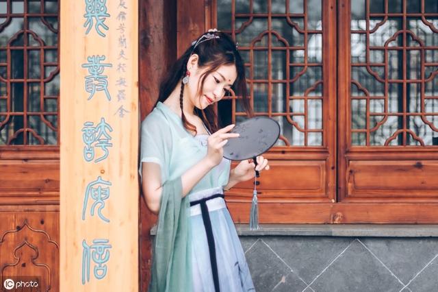 杜甫的绝句江碧鸟逾白诗句意思（杜甫绝句）(1)