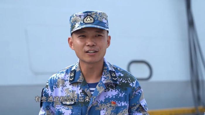 比电影还燃！中国海军为你揭秘潍坊舰里的故事…