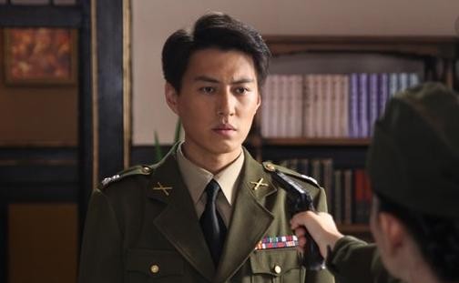 荣石的扮演者是谁（靳东主演的五部谍战剧介绍）
