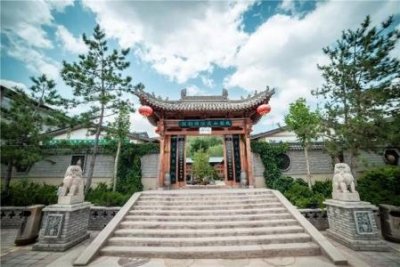 ​兰州附近的旅游景点有哪些知名山峰名称