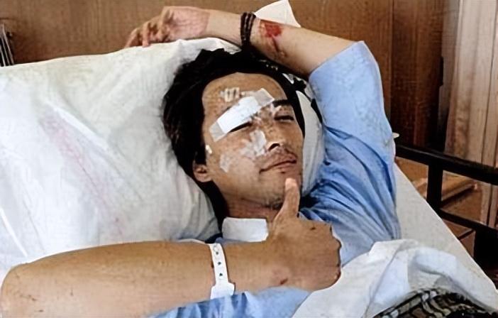 盘点胡歌过往情史：公开必分手，和现任老婆秘恋终于结婚生女