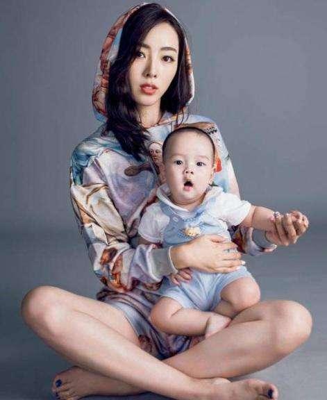 演员李思思个人资料简介（春晚主持人李思思婚后生活幸福吗）(12)