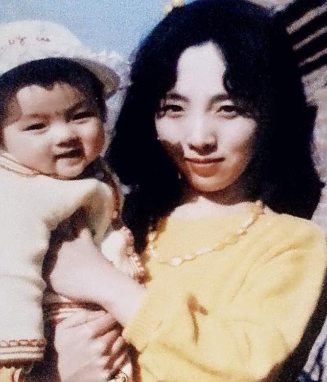 演员李思思个人资料简介（春晚主持人李思思婚后生活幸福吗）(3)