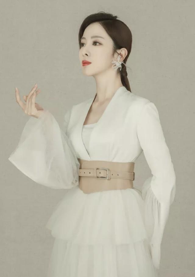 演员李思思个人资料简介（春晚主持人李思思婚后生活幸福吗）(8)