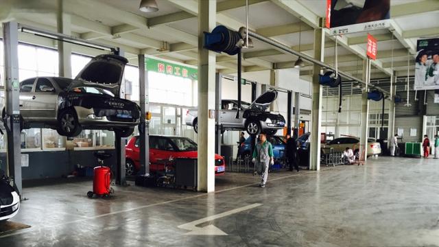 车动一下就撞一下-