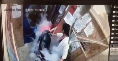 ​电瓶车进电梯为什么会爆炸