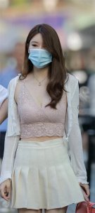 ​蕾丝上衣身材曼妙的美女