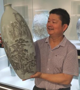​中国工美行业艺术大师、正高级工艺美术师刘永强鲁青瓷作品赏析
