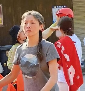 ​56岁吴倩莲银发惊艳：拒嫁刘德华、为什么她的生活比电影更传奇？