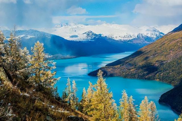 游客在喀纳斯湖拍到水怪(40多年过去了曾经出现过)(1)