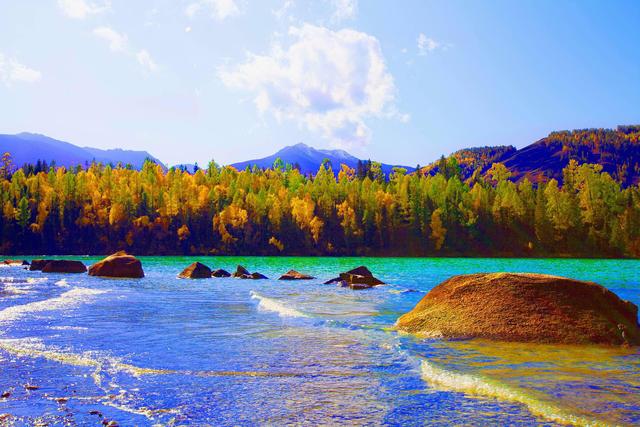 游客在喀纳斯湖拍到水怪(40多年过去了曾经出现过)(2)