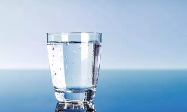 一天八杯水是多少毫升,减肥每天8杯水是多少毫升图2