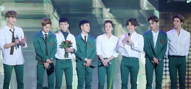 亚洲人气天团exo出道十周年（出道6年EXO新团综来袭）(8)