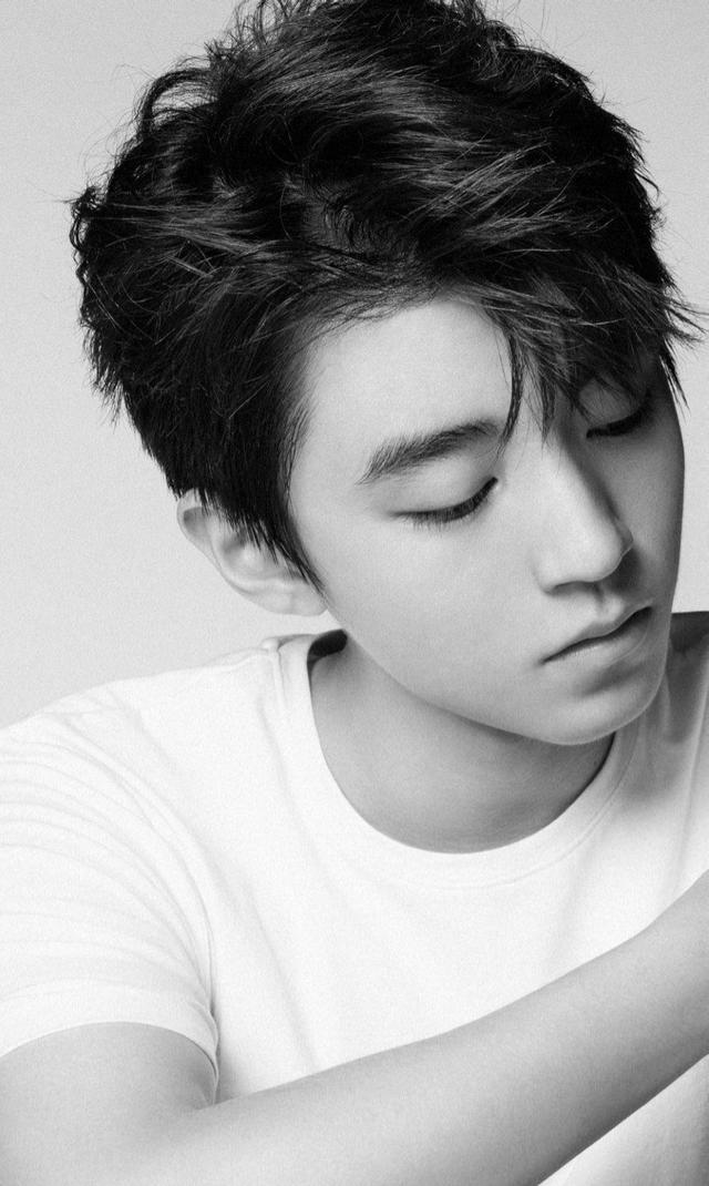 最帅富二代李现（娱乐圈十大美男图鉴）(10)