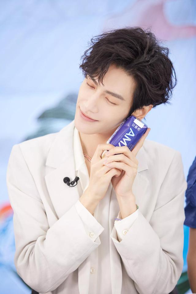 最帅富二代李现（娱乐圈十大美男图鉴）(3)