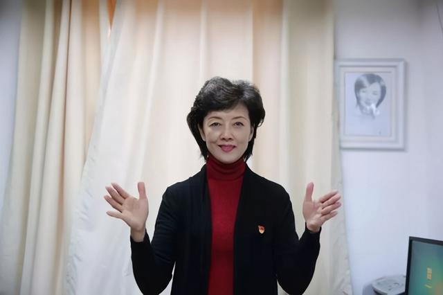 朱广权和8位手语老师(直播25年从不说话)(11)