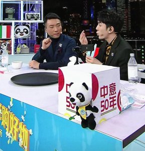 ​朱广权和8位手语老师（直播25年从不说话）