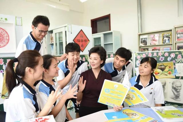 朱广权和8位手语老师(直播25年从不说话)(10)