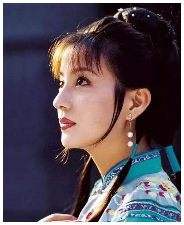 还珠格格第一部赵薇扎紫薇（还珠格格原定的主演）(2)