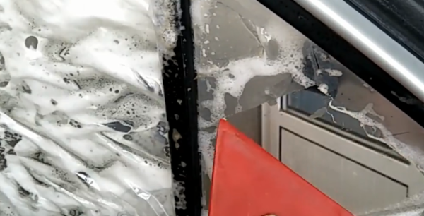 如何清除旧玻璃贴膜,如何清理玻璃贴膜图13