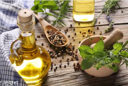 橄榄油可以炒菜吗 炒菜用什么橄榄油好 橄榄油可以炒菜吗 炒菜用什么橄榄油好