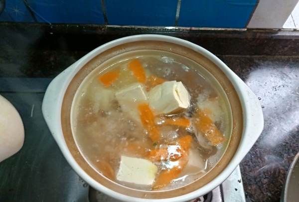鱼头豆腐汤的做法,鱼头豆腐汤的做法家常做法图8