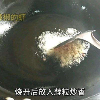 红椒炒肉丝的做法（肉丝炒青红椒的家常做法教程）