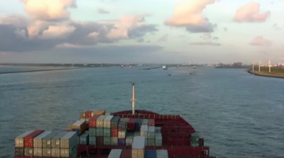 ​全球片名最长的电影，总共50个字，被多人评为“影史最烂”