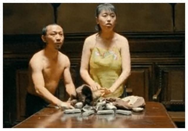 那位在《让子弹飞》电影中肚兜一下被扯飞的女孩,如今家喻户晓!