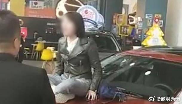 奔驰女车主再回应“被维权”：愿意接受所有调查，没有欠款