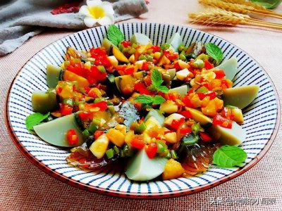 凉拌皮蛋怎么做简单又好吃(凉拌皮蛋这样做)