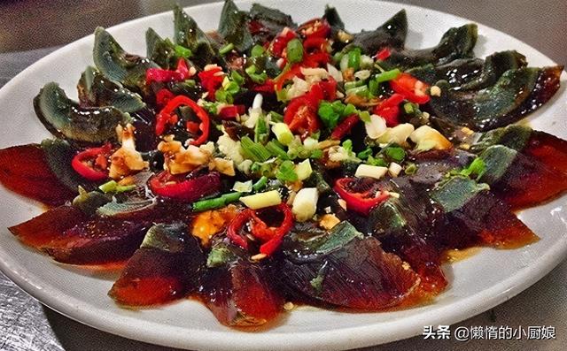 凉拌皮蛋怎么做简单又好吃（凉拌皮蛋这样做）(2)