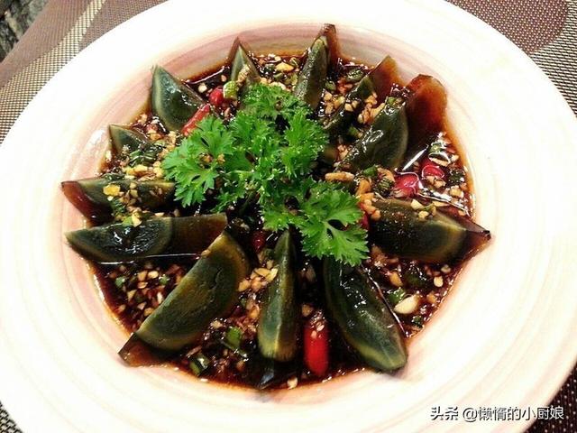 凉拌皮蛋怎么做简单又好吃（凉拌皮蛋这样做）(3)