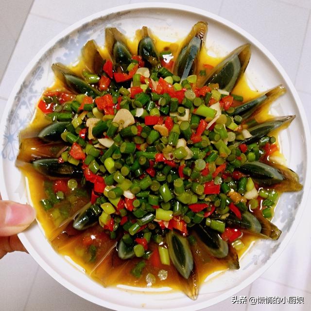 凉拌皮蛋怎么做简单又好吃（凉拌皮蛋这样做）(4)