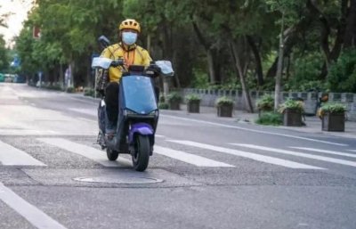 ​美团骑手收入：一线城市月均7354元