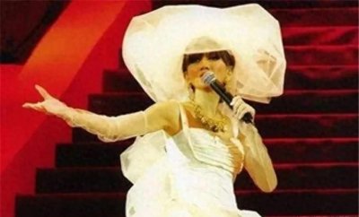 ​风华绝代，化做了时代的一滴泪——电影《梅艳芳》观后感