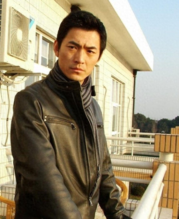 朱泳腾：扎实的表演功底及独特的气质，你知道这个明星吗？