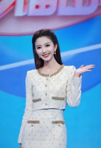 ​辽宁卫视美女主持人心悦