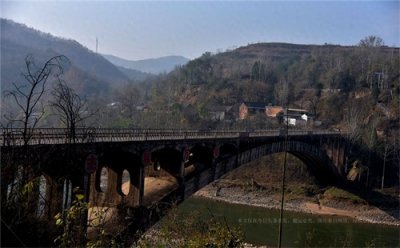 ​上海电影厂踏足了河南省嵩县旧县镇前河村拍摄了电影《双曲拱桥》