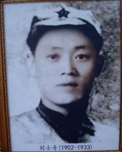 ​红四方面军的政治部主任，前后有6人，为何唯独他成了开国将军？