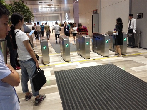 华为深圳总部场地实拍——果然大公司，够气派！