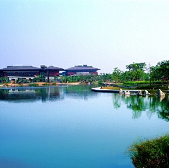 华为深圳总部场地实拍——果然大公司，够气派！