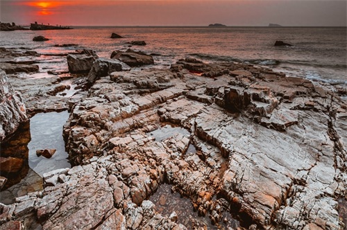 因崖壁的高且险峻而得名的九丈崖，集山、海、岛、礁、崖于一体