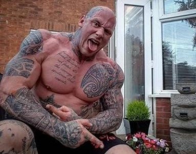 ​身高2米03、体重300斤的肌肉野兽——马丁·福特