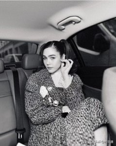 ​泰星Chompoo身穿大牌高定出席巴黎高级定制时装周！