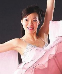 ​一婚嫁58岁首富，6年生三胎稳坐阔太位，曾馨莹凭什么？